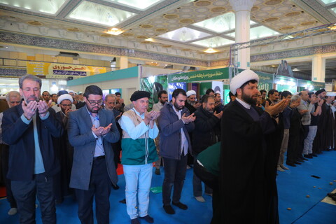 تصاویر / اقامه نماز جماعت در سی و دومین نمایشگاه بین المللی قرآن کریم