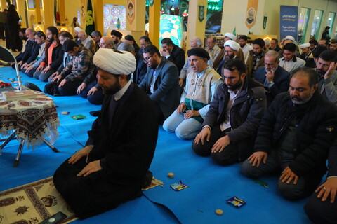 تصاویر / اقامه نماز جماعت در سی و دومین نمایشگاه بین المللی قرآن کریم