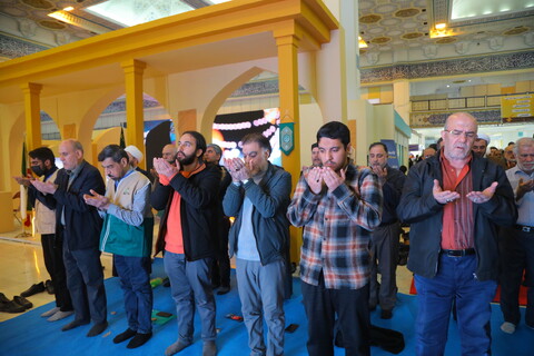 تصاویر / اقامه نماز جماعت در سی و دومین نمایشگاه بین المللی قرآن کریم