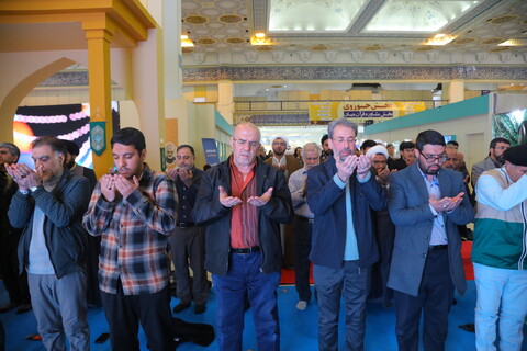 تصاویر / اقامه نماز جماعت در سی و دومین نمایشگاه بین المللی قرآن کریم