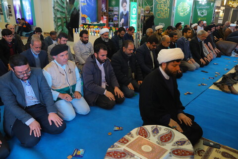 تصاویر / اقامه نماز جماعت در سی و دومین نمایشگاه بین المللی قرآن کریم