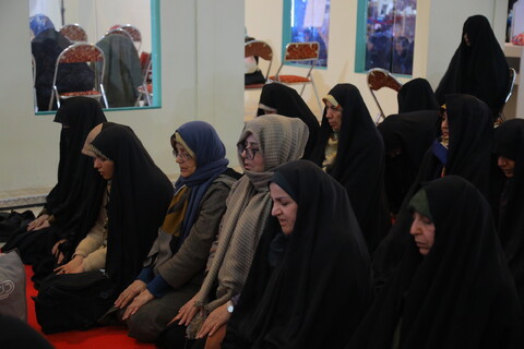 تصاویر / اقامه نماز جماعت در سی و دومین نمایشگاه بین المللی قرآن کریم