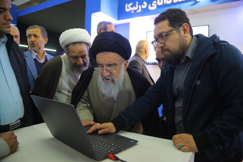 تصاویر / حضور آیت الله خاتمی در سی و دومین نمایشگاه بین المللی قرآن کریم