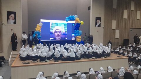 تصاویر/ آیین رونمایی از سرود فاخر زندگی با آیه ها در ارومیه