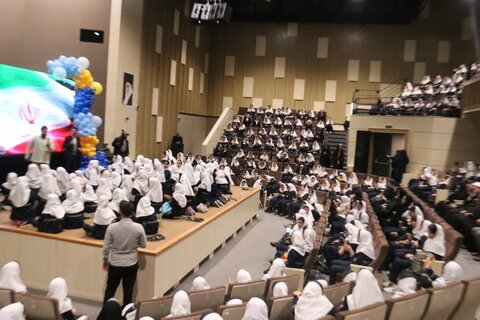 تصاویر/ آیین رونمایی از سرود فاخر زندگی با آیه ها در ارومیه