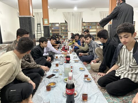 تصاویر/ برگزاری افطاری های ماه رمضان در مدرسه علمیه نقده