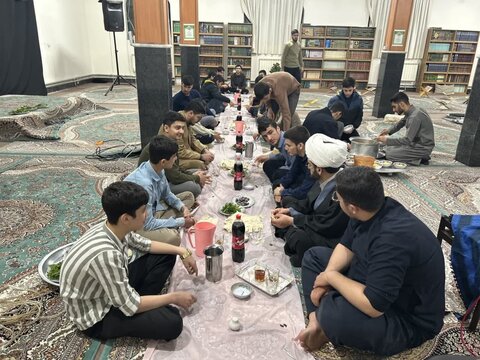 تصاویر/ برگزاری افطاری های ماه رمضان در مدرسه علمیه نقده