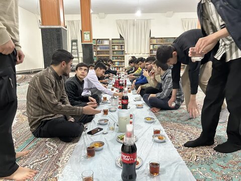 تصاویر/ برگزاری افطاری های ماه رمضان در مدرسه علمیه نقده
