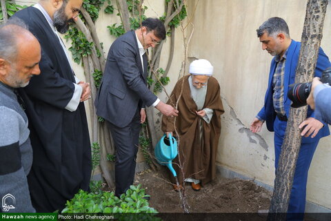 Photos/Plantation d'arbres par l'Ayatollah Javadi Amali à l'occasion de la Journée nationale de l'arbre