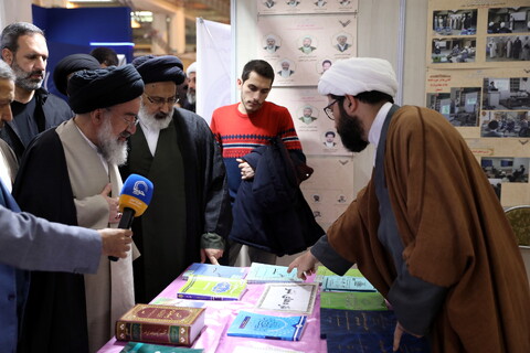 تصاویر / بازدید آیت الله سیداحمد خاتمی از بخش حوزوی سی و دومین نمایشگاه بین المللی قرآن کریم 2
