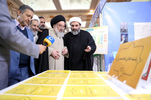 تصاویر / بازدید آیت الله سیداحمد خاتمی از بخش حوزوی سی و دومین نمایشگاه بین المللی قرآن کریم 2