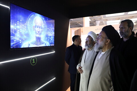 تصاویر / بازدید آیت الله سیداحمد خاتمی از بخش حوزوی سی و دومین نمایشگاه بین المللی قرآن کریم 2