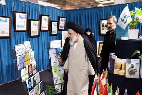 تصاویر / بازدید آیت الله سیداحمد خاتمی از بخش حوزوی سی و دومین نمایشگاه بین المللی قرآن کریم 2
