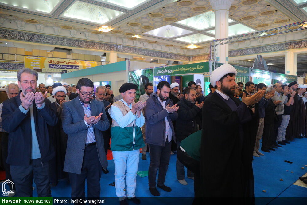 تصاویر / اقامه نماز جماعت در سی و دومین نمایشگاه بین المللی قرآن کریم