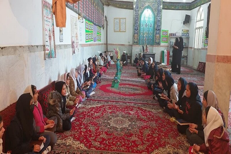 محفل اُنس با قرآن و اجرای طرح « زندگی با آیه ها » در شهرک مهدیه کرمانشاه