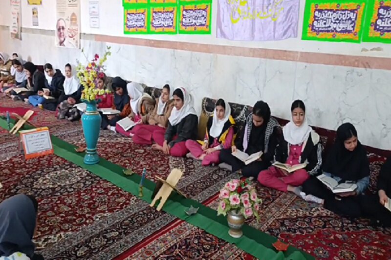 محفل اُنس با قرآن و اجرای طرح « زندگی با آیه ها » در شهرک مهدیه کرمانشاه