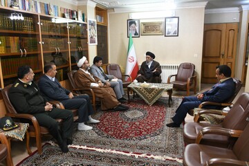 در اموری که ضرری وارد نمی‌شود به نفع مردم عمل کنیم