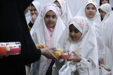 تصاویر/ جشن شیرین روزه‌ اولی‌ها در مسجدام البنین (س) کاشان