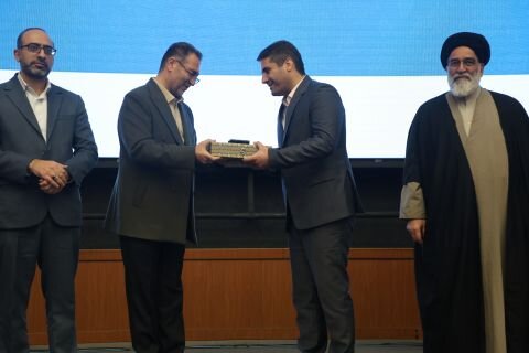 تصاویر حضور حجت الاسلام والمسلمین رحیمی صادق مدیر حوزه علمیه استان تهران در همایش تربیت صالح