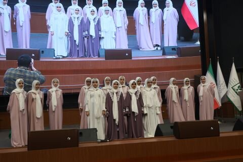 تصاویر حضور حجت الاسلام والمسلمین رحیمی صادق مدیر حوزه علمیه استان تهران در همایش تربیت صالح