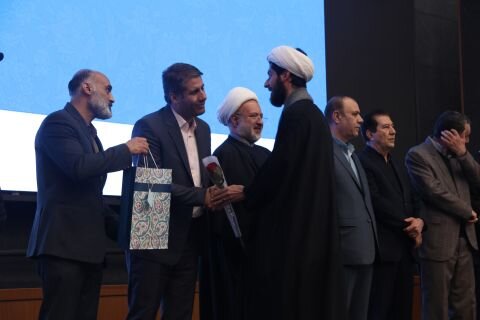 تصاویر حضور حجت الاسلام والمسلمین رحیمی صادق مدیر حوزه علمیه استان تهران در همایش تربیت صالح