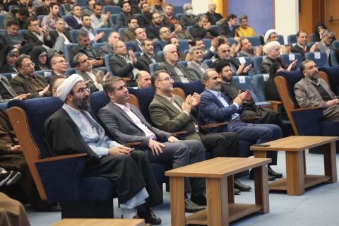 تصاویر حضور حجت الاسلام والمسلمین رحیمی صادق مدیر حوزه علمیه استان تهران در همایش تربیت صالح