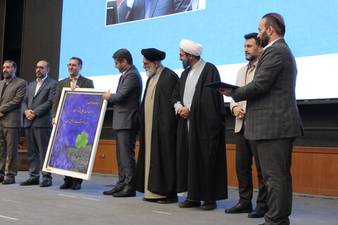 تصاویر حضور حجت الاسلام والمسلمین رحیمی صادق مدیر حوزه علمیه استان تهران در همایش تربیت صالح