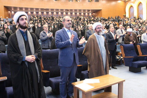 تصاویر حضور حجت الاسلام والمسلمین رحیمی صادق مدیر حوزه علمیه استان تهران در همایش تربیت صالح