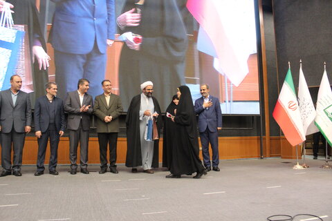 تصاویر حضور حجت الاسلام والمسلمین رحیمی صادق مدیر حوزه علمیه استان تهران در همایش تربیت صالح