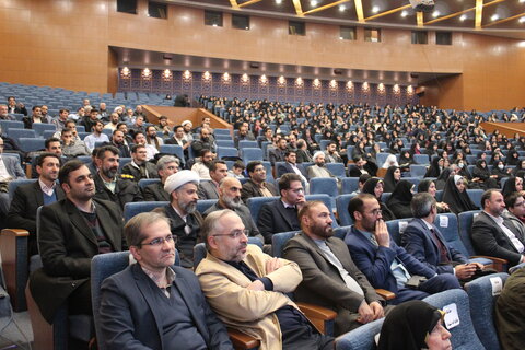 تصاویر حضور حجت الاسلام والمسلمین رحیمی صادق مدیر حوزه علمیه استان تهران در همایش تربیت صالح