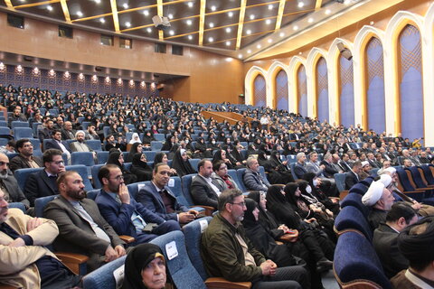 تصاویر حضور حجت الاسلام والمسلمین رحیمی صادق مدیر حوزه علمیه استان تهران در همایش تربیت صالح