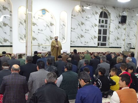 تصاویر/ حضور امام جمعه چهاربرج در مسجد صاحب الزمان بخش فیروز آباد