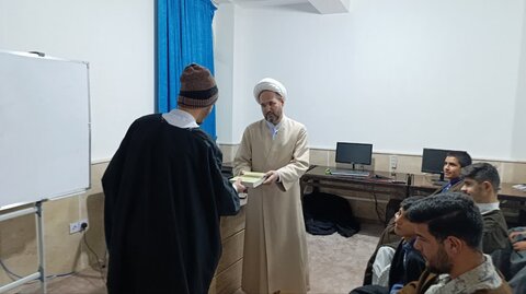 تصاویر/ جزءخوانی قرآن کریم و پایش قرآنی طلاب در مدرسه علمیه شاهین دژ