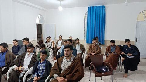 تصاویر/ جزءخوانی قرآن کریم و پایش قرآنی طلاب در مدرسه علمیه شاهین دژ
