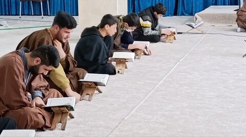 تصاویر/ جزءخوانی قرآن کریم و پایش قرآنی طلاب در مدرسه علمیه شاهین دژ