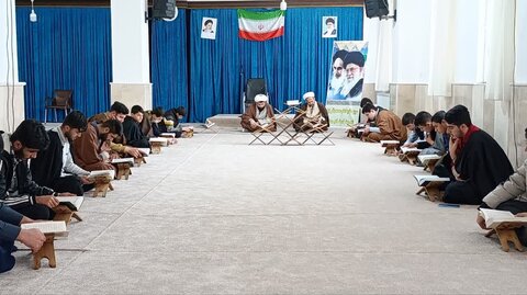 تصاویر/ جزءخوانی قرآن کریم و پایش قرآنی طلاب در مدرسه علمیه شاهین دژ