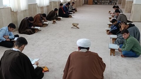 تصاویر/ جزءخوانی قرآن کریم و پایش قرآنی طلاب در مدرسه علمیه شاهین دژ