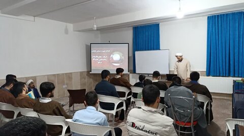 تصاویر/ جزءخوانی قرآن کریم و پایش قرآنی طلاب در مدرسه علمیه شاهین دژ