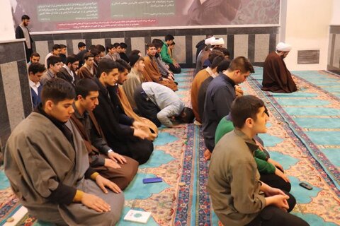 تصاویر/ حضور دانش آموزان مدرسه شاهد اهل قلم در مدرسه علمیه امام خامنه‌ای ارومیه