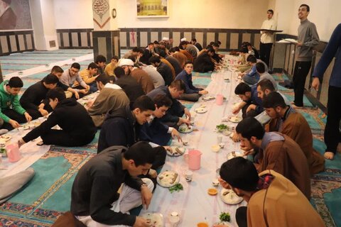 تصاویر/ حضور دانش آموزان مدرسه شاهد اهل قلم در مدرسه علمیه امام خامنه‌ای ارومیه