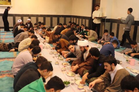 تصاویر/ حضور دانش آموزان مدرسه شاهد اهل قلم در مدرسه علمیه امام خامنه‌ای ارومیه