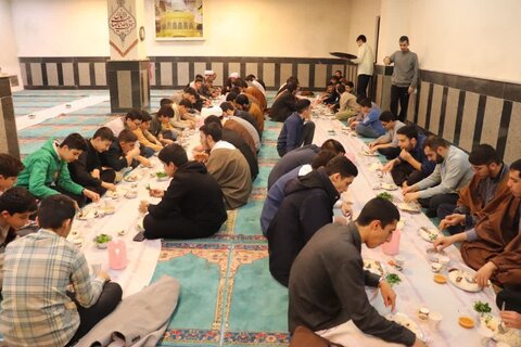 تصاویر/ حضور دانش آموزان مدرسه شاهد اهل قلم در مدرسه علمیه امام خامنه‌ای ارومیه