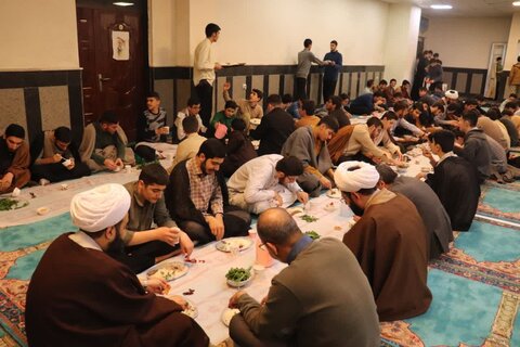 تصاویر/ حضور دانش آموزان مدرسه شاهد اهل قلم در مدرسه علمیه امام خامنه‌ای ارومیه