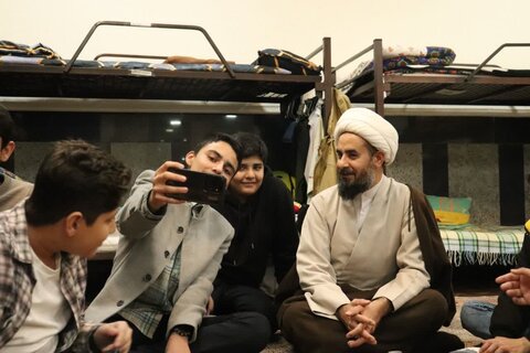 تصاویر/ حضور دانش آموزان مدرسه شاهد اهل قلم در مدرسه علمیه امام خامنه‌ای ارومیه