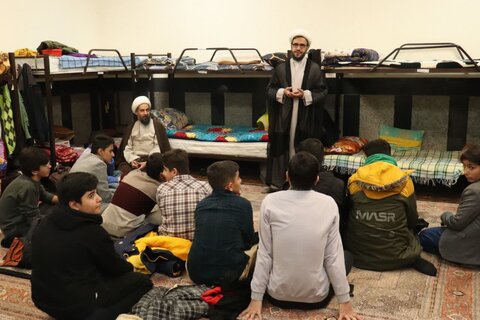 تصاویر/ حضور دانش آموزان مدرسه شاهد اهل قلم در مدرسه علمیه امام خامنه‌ای ارومیه