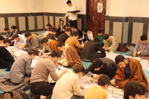 تصاویر/ حضور دانش آموزان مدرسه شاهد اهل قلم در مدرسه علمیه امام خامنه‌ای ارومیه