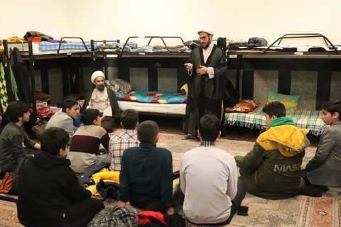 تصاویر/ حضور دانش آموزان مدرسه شاهد اهل قلم در مدرسه علمیه امام خامنه‌ای ارومیه