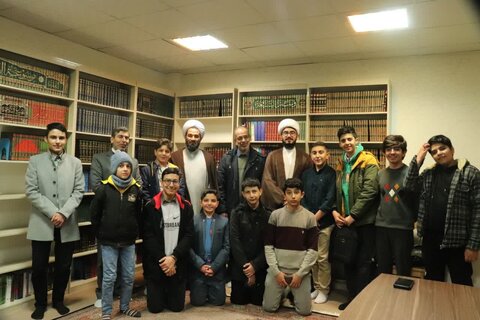 تصاویر/ حضور دانش آموزان مدرسه شاهد اهل قلم در مدرسه علمیه امام خامنه‌ای ارومیه