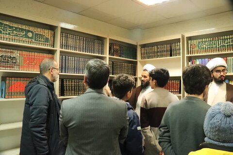 تصاویر/ حضور دانش آموزان مدرسه شاهد اهل قلم در مدرسه علمیه امام خامنه‌ای ارومیه