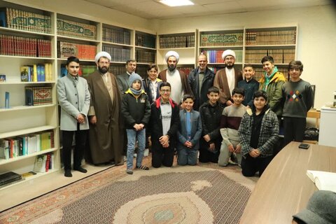 تصاویر/ حضور دانش آموزان مدرسه شاهد اهل قلم در مدرسه علمیه امام خامنه‌ای ارومیه